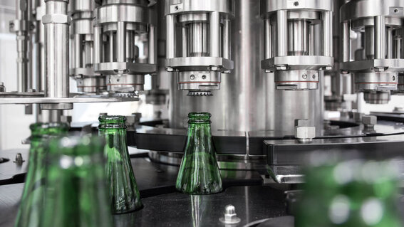 Multiheads capping machine for crown corks