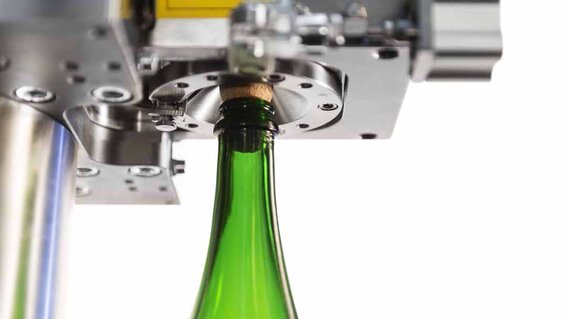 Single-head capping machine for mushroom or straight caps