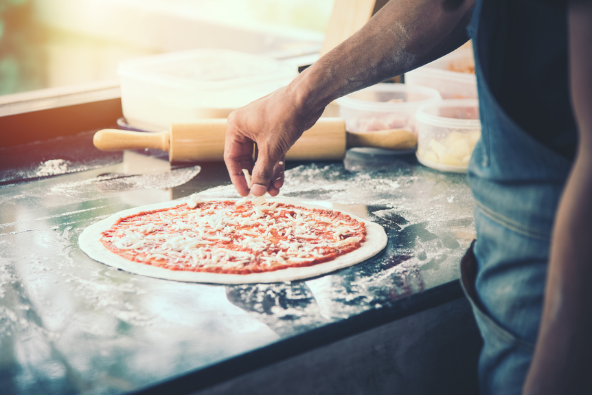 Man making pizza 